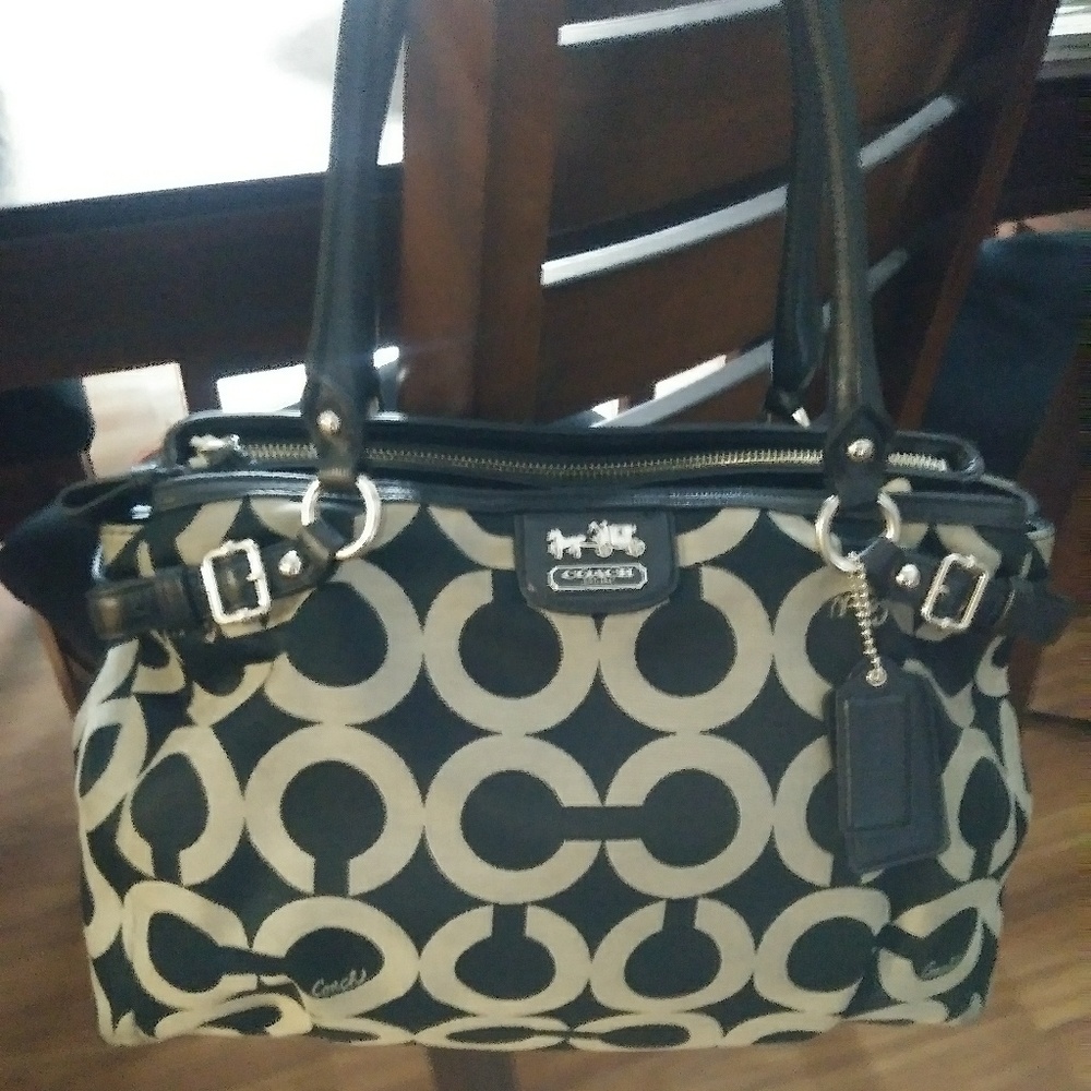 🔥🔥Gently used coach bag medium size💣